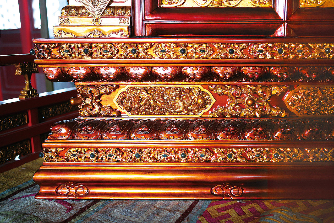 關(guān)于寶座24