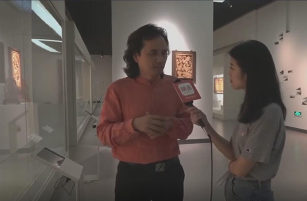 網(wǎng)易直播欄目《如果紅木會說話》采訪中國工藝美術大師黃小明