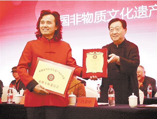 【東陽日報】打造中國木雕保護傳承新平臺 中國非遺保護協(xié)會木雕專委會常駐東陽