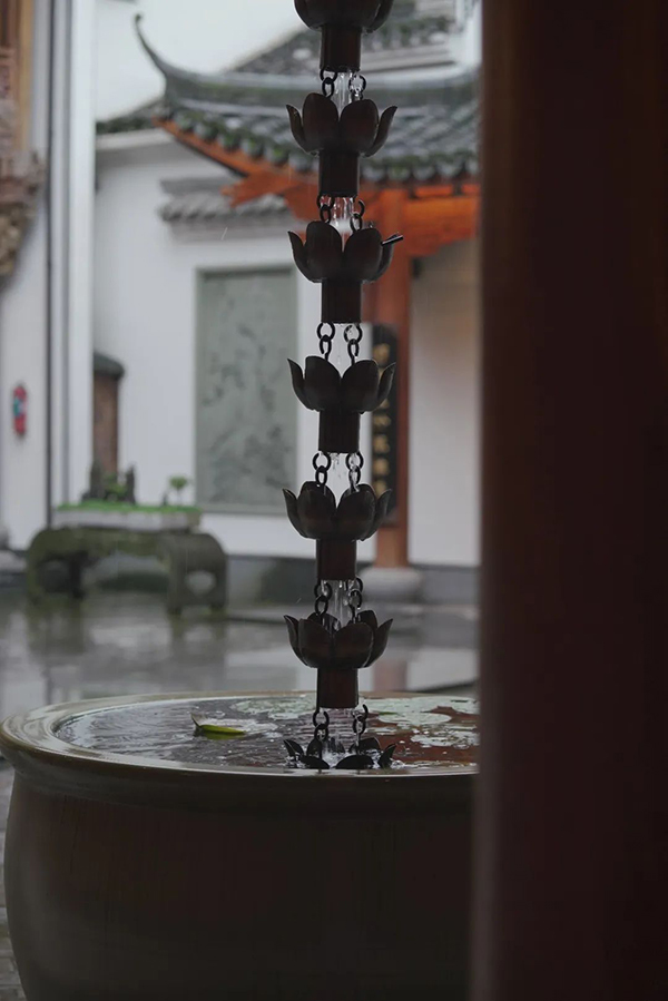 曾驚艷國內(nèi)外眾多設(shè)計師的這座園子，在東陽的煙雨中悄悄美成了一幅畫！